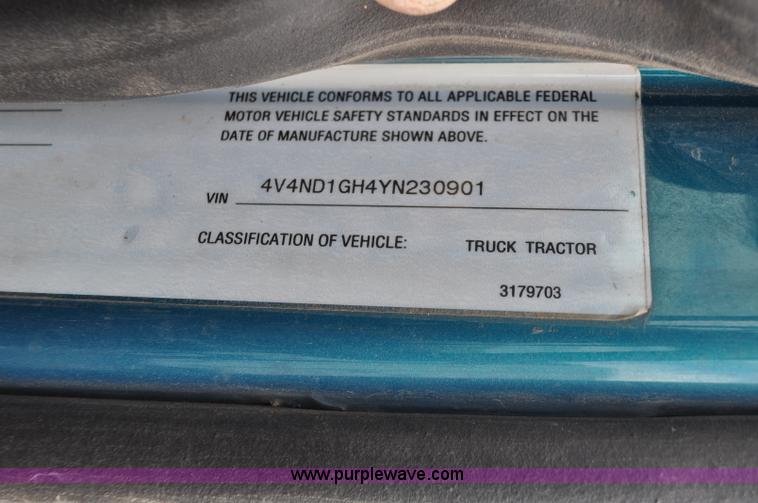 image for item F2037 2000 Volvo VNL semi truck