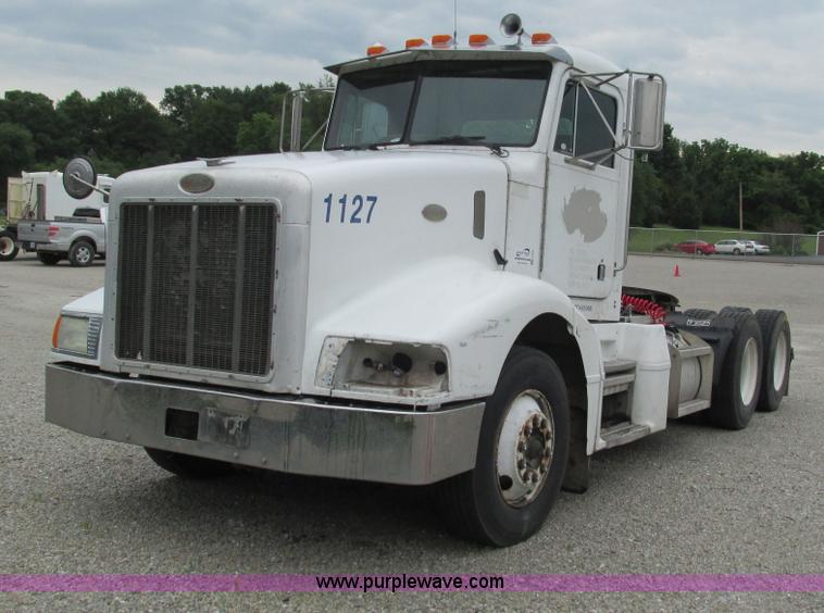 image for item G9282 1999 Peterbilt 377 semi truck