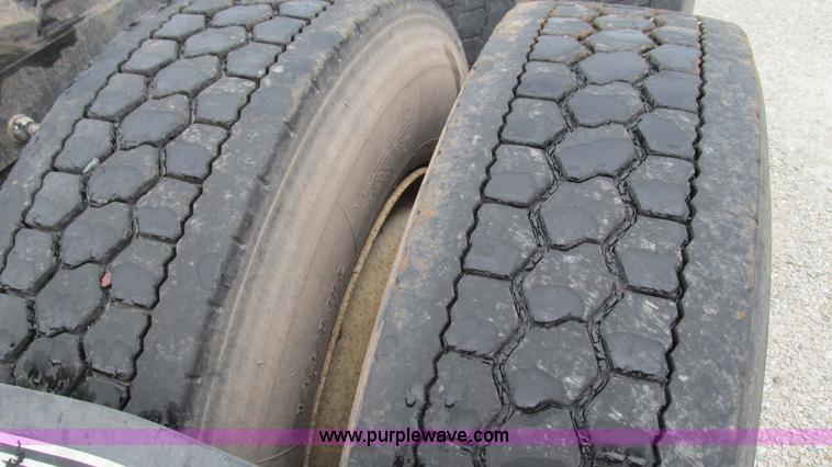 image for item G9282 1999 Peterbilt 377 semi truck