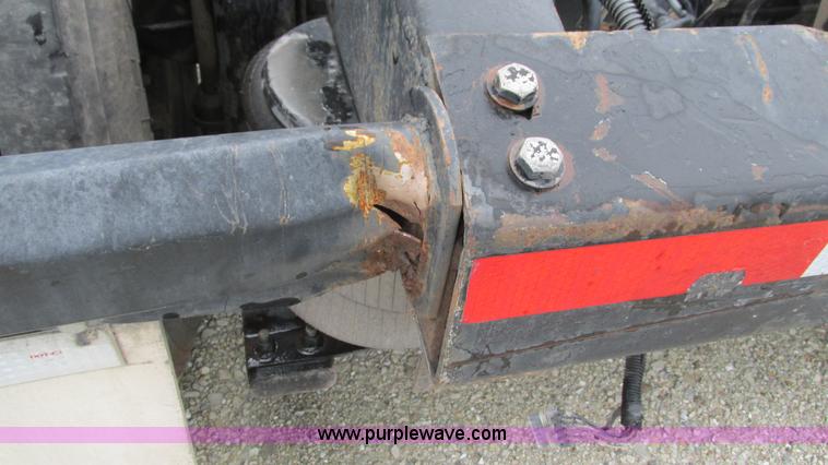 image for item G9282 1999 Peterbilt 377 semi truck