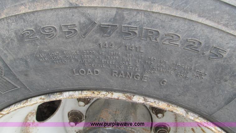 image for item G9282 1999 Peterbilt 377 semi truck