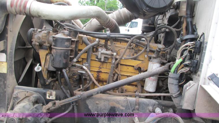 image for item G9282 1999 Peterbilt 377 semi truck