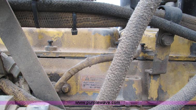 image for item G9282 1999 Peterbilt 377 semi truck