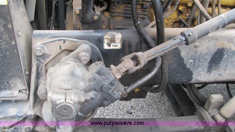 image for item G9282 1999 Peterbilt 377 semi truck