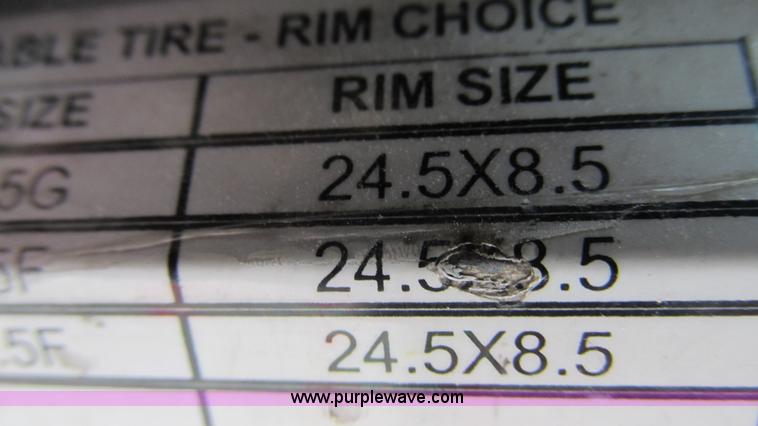 image for item G9282 1999 Peterbilt 377 semi truck