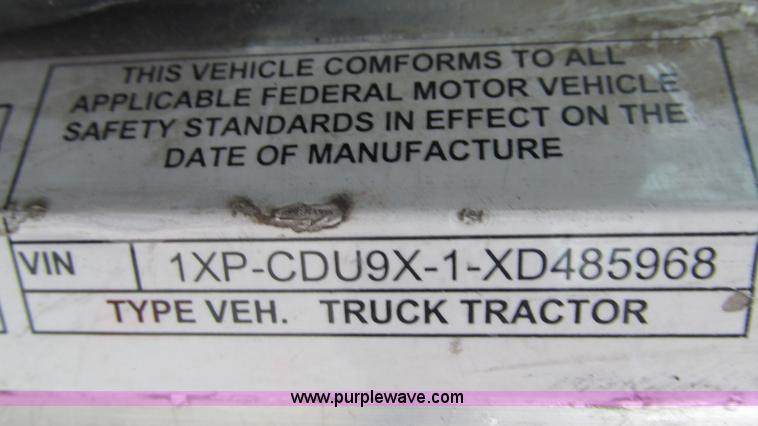 image for item G9282 1999 Peterbilt 377 semi truck