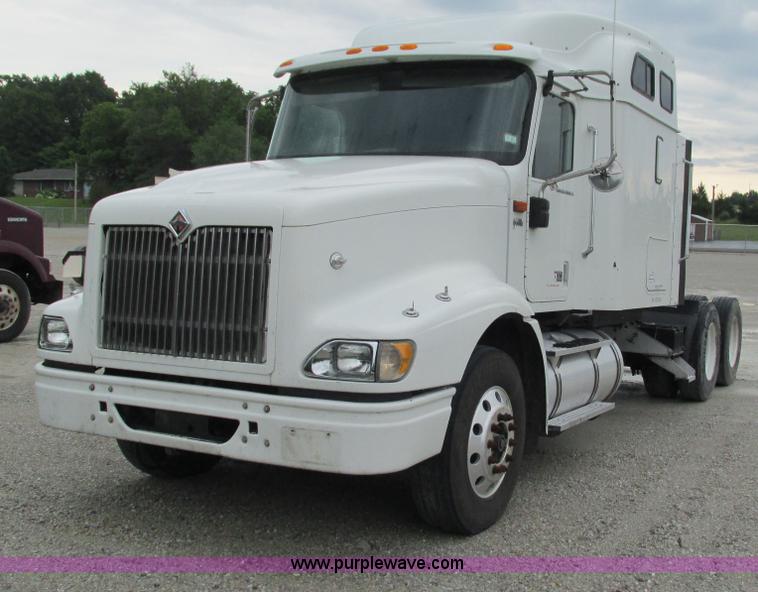 image for item G9283 2007 International 9400i semi truck