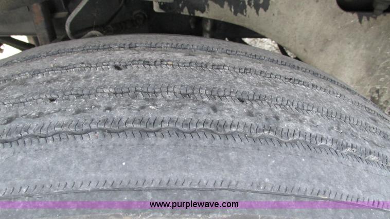 image for item G9283 2007 International 9400i semi truck