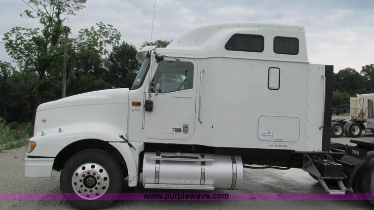image for item G9283 2007 International 9400i semi truck