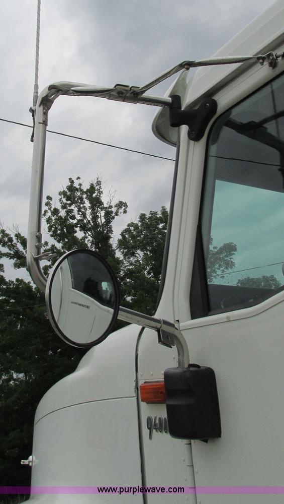 image for item G9283 2007 International 9400i semi truck