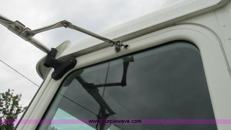 image for item G9283 2007 International 9400i semi truck