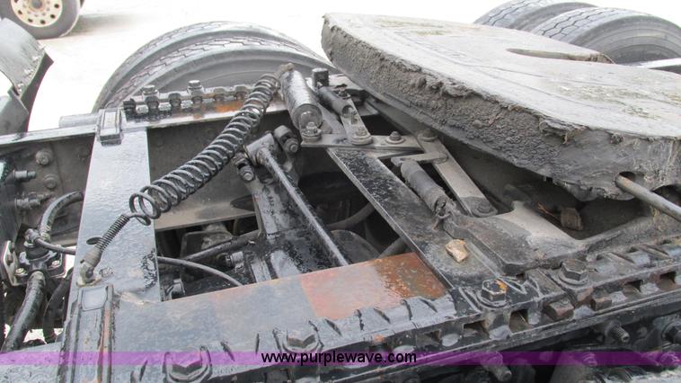 image for item G9283 2007 International 9400i semi truck