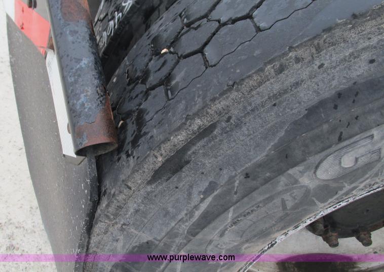 image for item G9283 2007 International 9400i semi truck