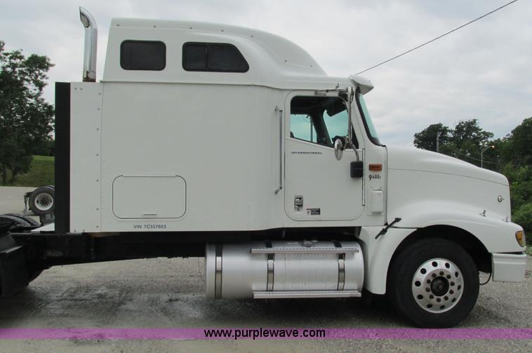 image for item G9283 2007 International 9400i semi truck