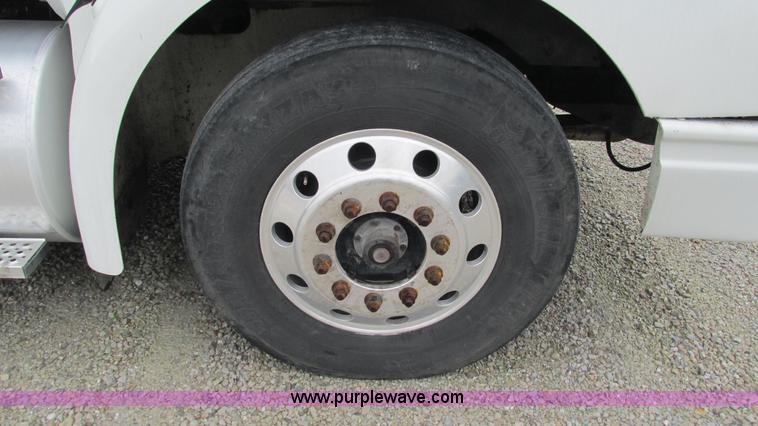 image for item G9283 2007 International 9400i semi truck