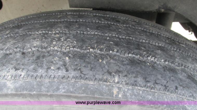 image for item G9283 2007 International 9400i semi truck