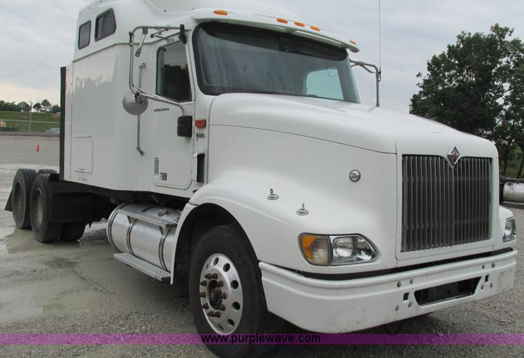 image for item G9283 2007 International 9400i semi truck
