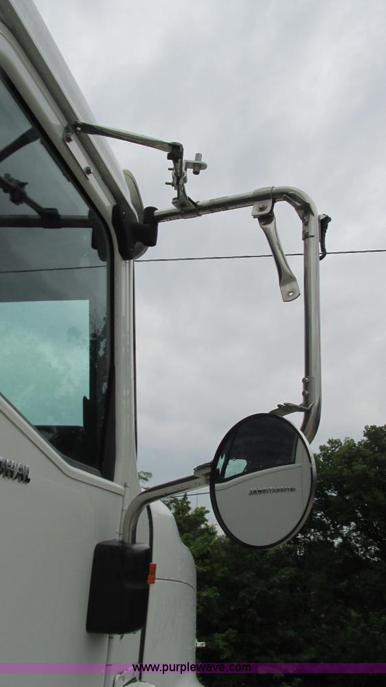 image for item G9283 2007 International 9400i semi truck