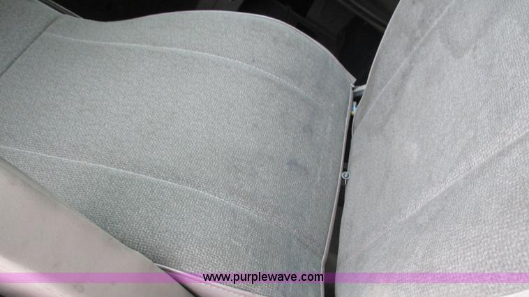 image for item G9283 2007 International 9400i semi truck