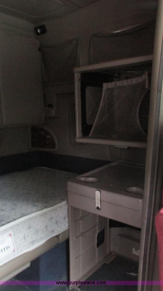 image for item G9283 2007 International 9400i semi truck