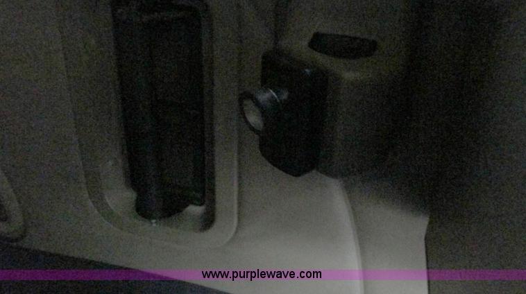 image for item G9283 2007 International 9400i semi truck