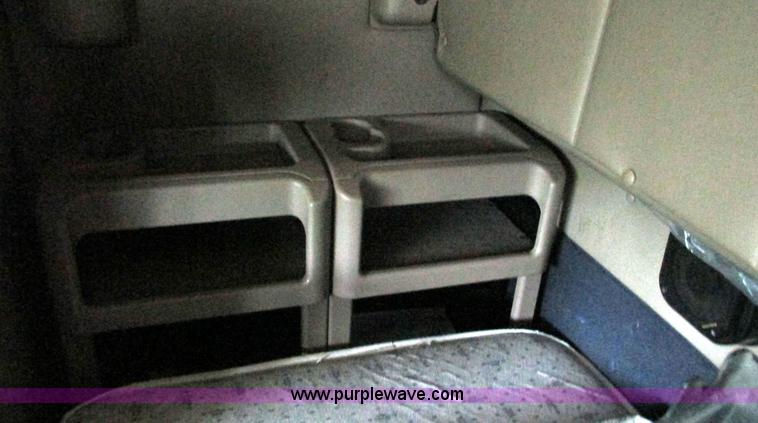 image for item G9283 2007 International 9400i semi truck