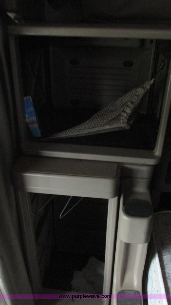 image for item G9283 2007 International 9400i semi truck