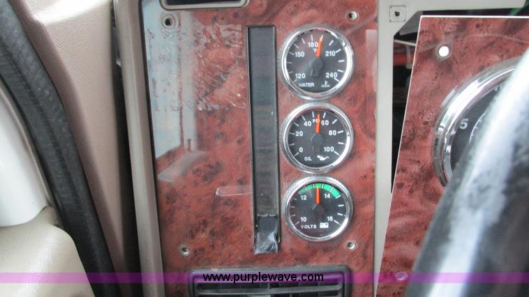 image for item G9283 2007 International 9400i semi truck