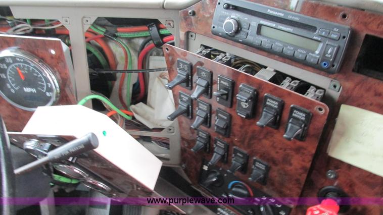 image for item G9283 2007 International 9400i semi truck