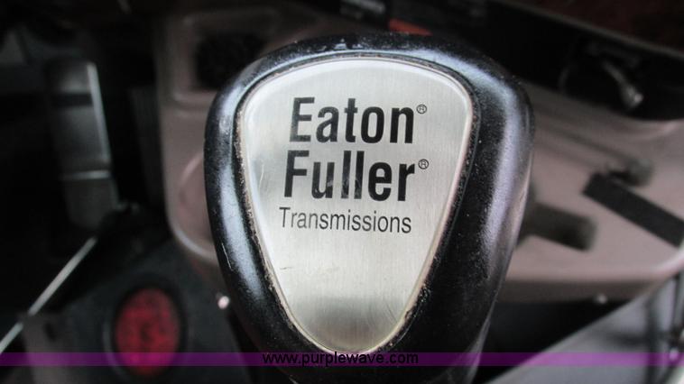 image for item G9283 2007 International 9400i semi truck