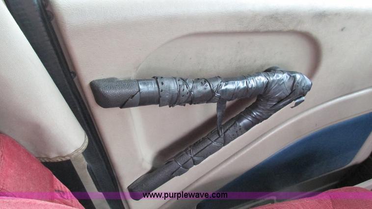 image for item G9283 2007 International 9400i semi truck