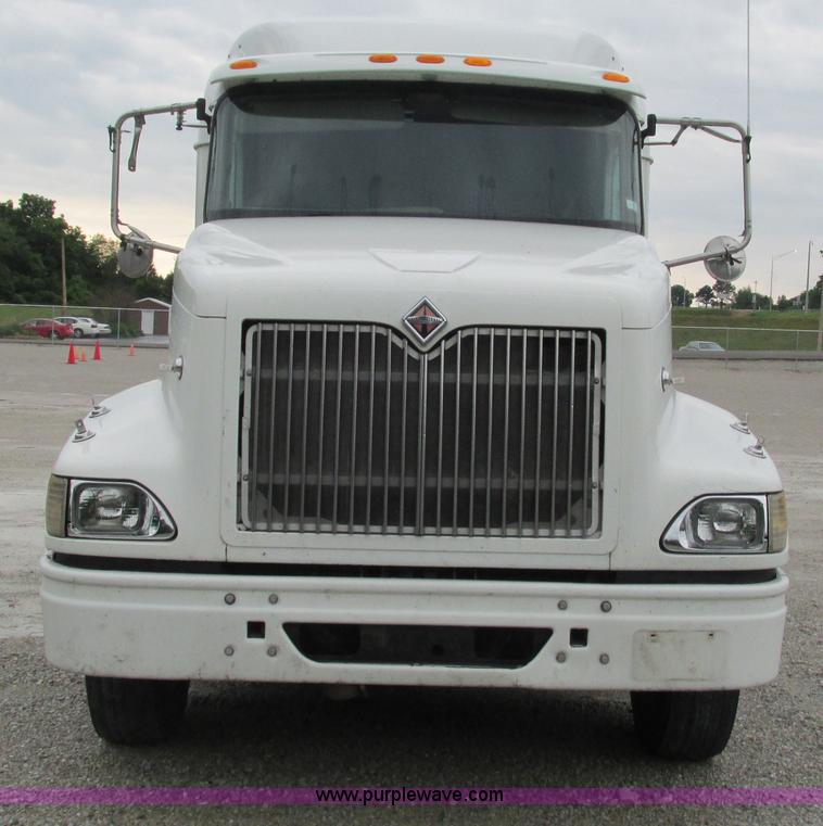 image for item G9283 2007 International 9400i semi truck