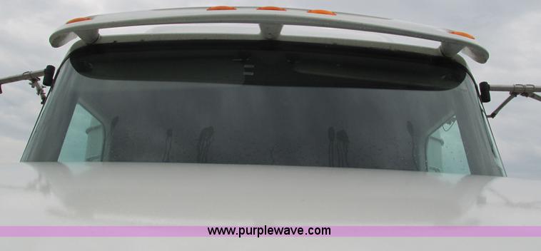 image for item G9283 2007 International 9400i semi truck