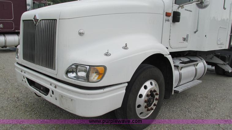 image for item G9283 2007 International 9400i semi truck
