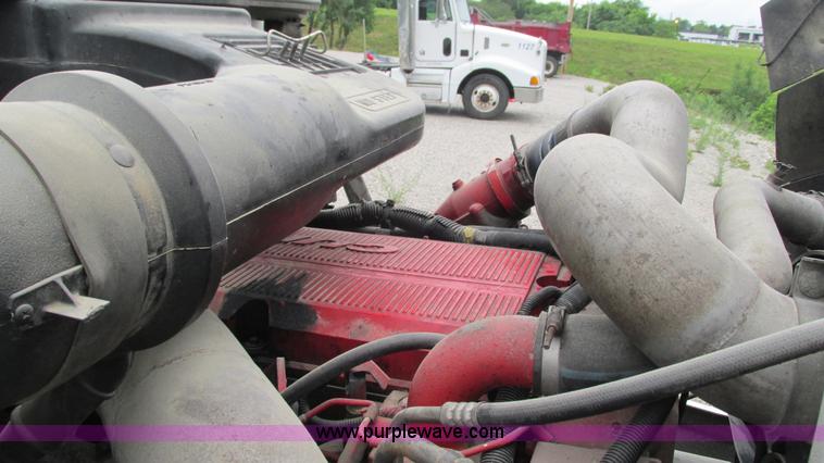 image for item G9283 2007 International 9400i semi truck