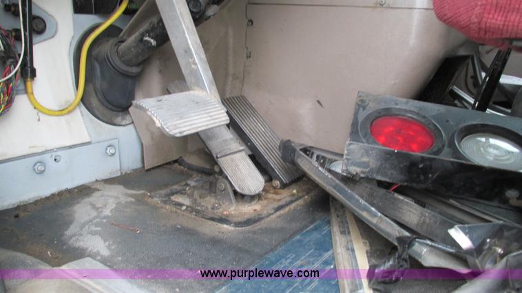 image for item G9283 2007 International 9400i semi truck