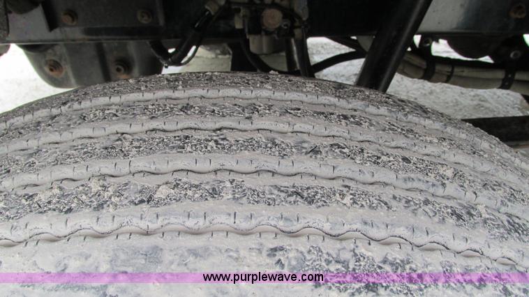 image for item G9284 1998 Kenworth T800 semi truck