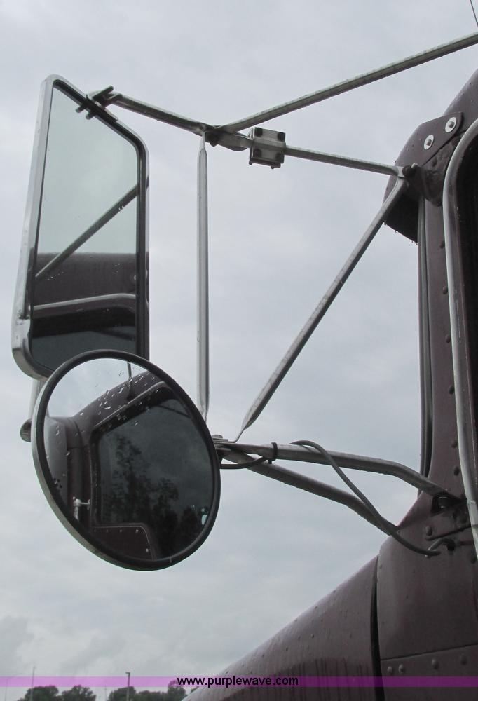 image for item G9284 1998 Kenworth T800 semi truck