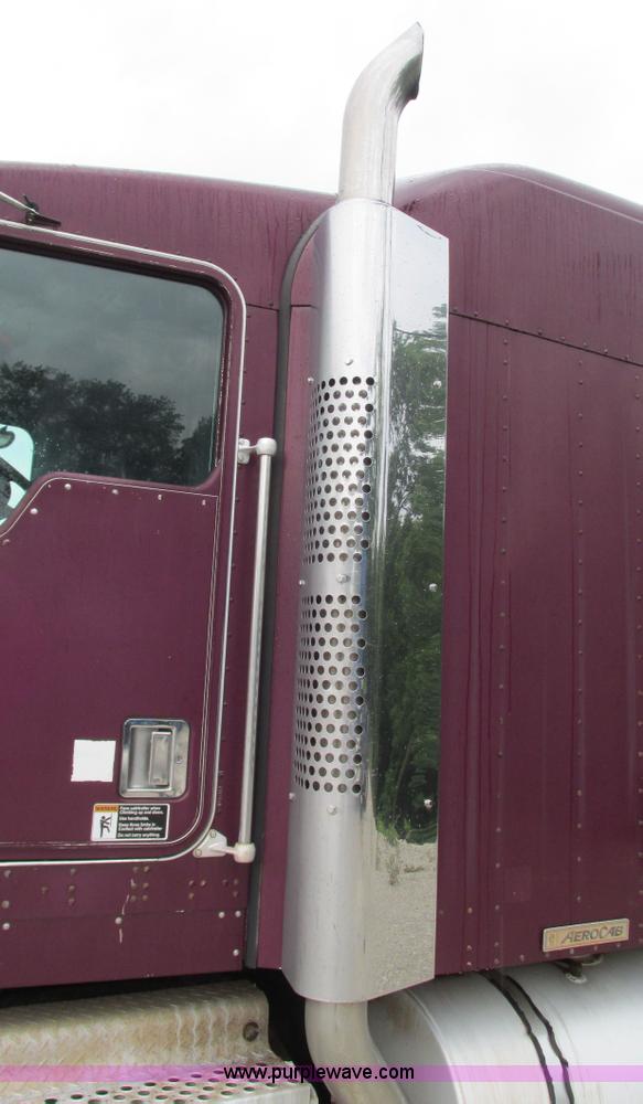 image for item G9284 1998 Kenworth T800 semi truck