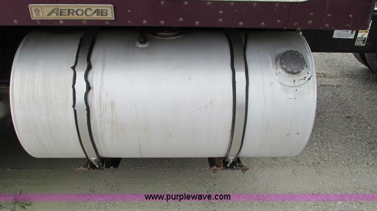 image for item G9284 1998 Kenworth T800 semi truck