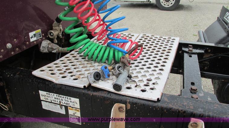 image for item G9284 1998 Kenworth T800 semi truck