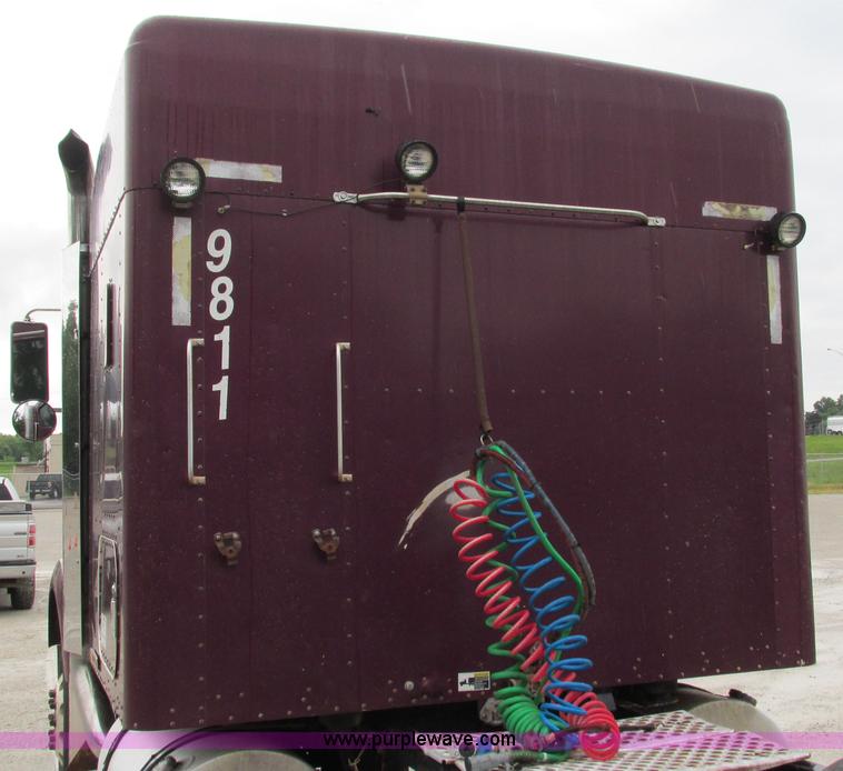 image for item G9284 1998 Kenworth T800 semi truck