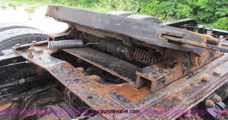 image for item G9284 1998 Kenworth T800 semi truck