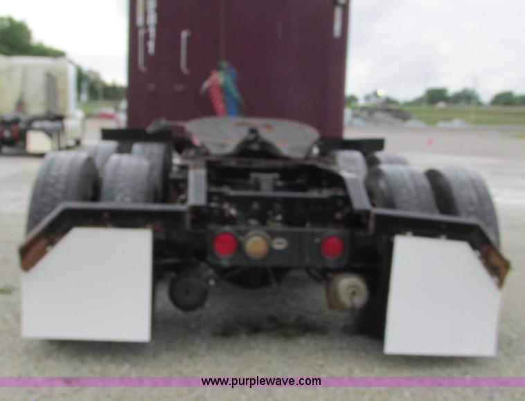 image for item G9284 1998 Kenworth T800 semi truck