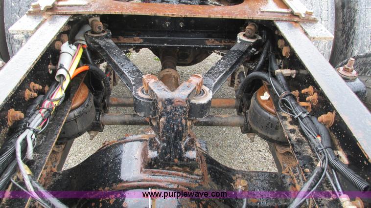 image for item G9284 1998 Kenworth T800 semi truck