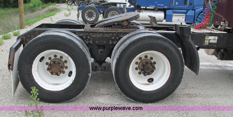 image for item G9284 1998 Kenworth T800 semi truck