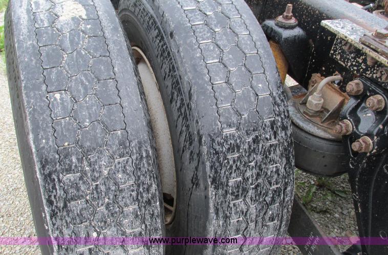 image for item G9284 1998 Kenworth T800 semi truck