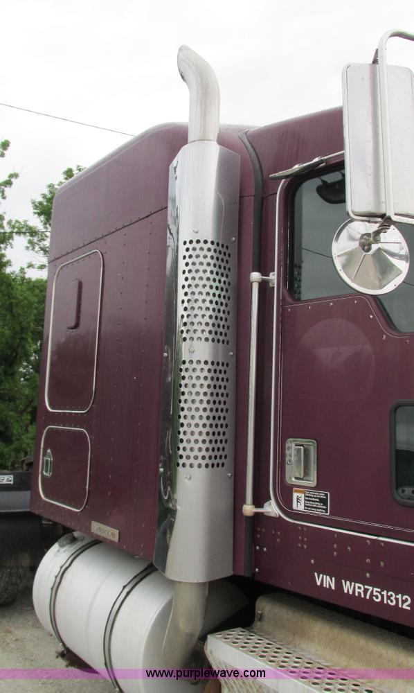 image for item G9284 1998 Kenworth T800 semi truck