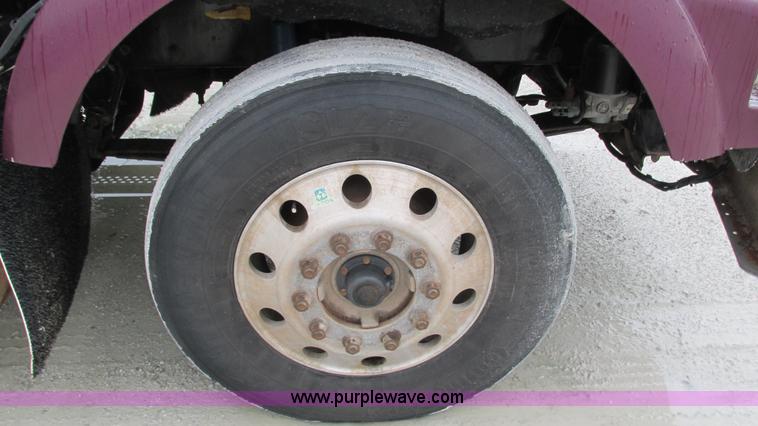 image for item G9284 1998 Kenworth T800 semi truck