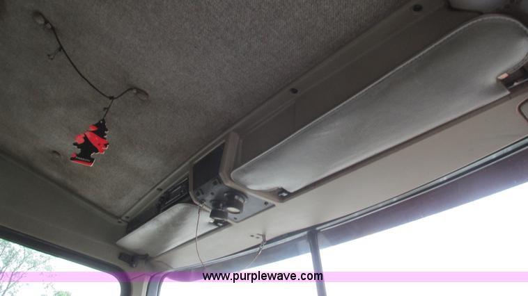 image for item G9284 1998 Kenworth T800 semi truck